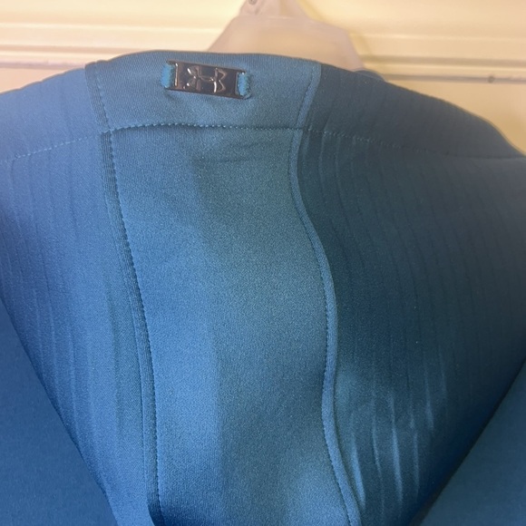 UNDER AMOUR FITTED JACKET SIZE MEDIUM. Blue Note/Metallic Silver Jacket - Picture 4 of 7